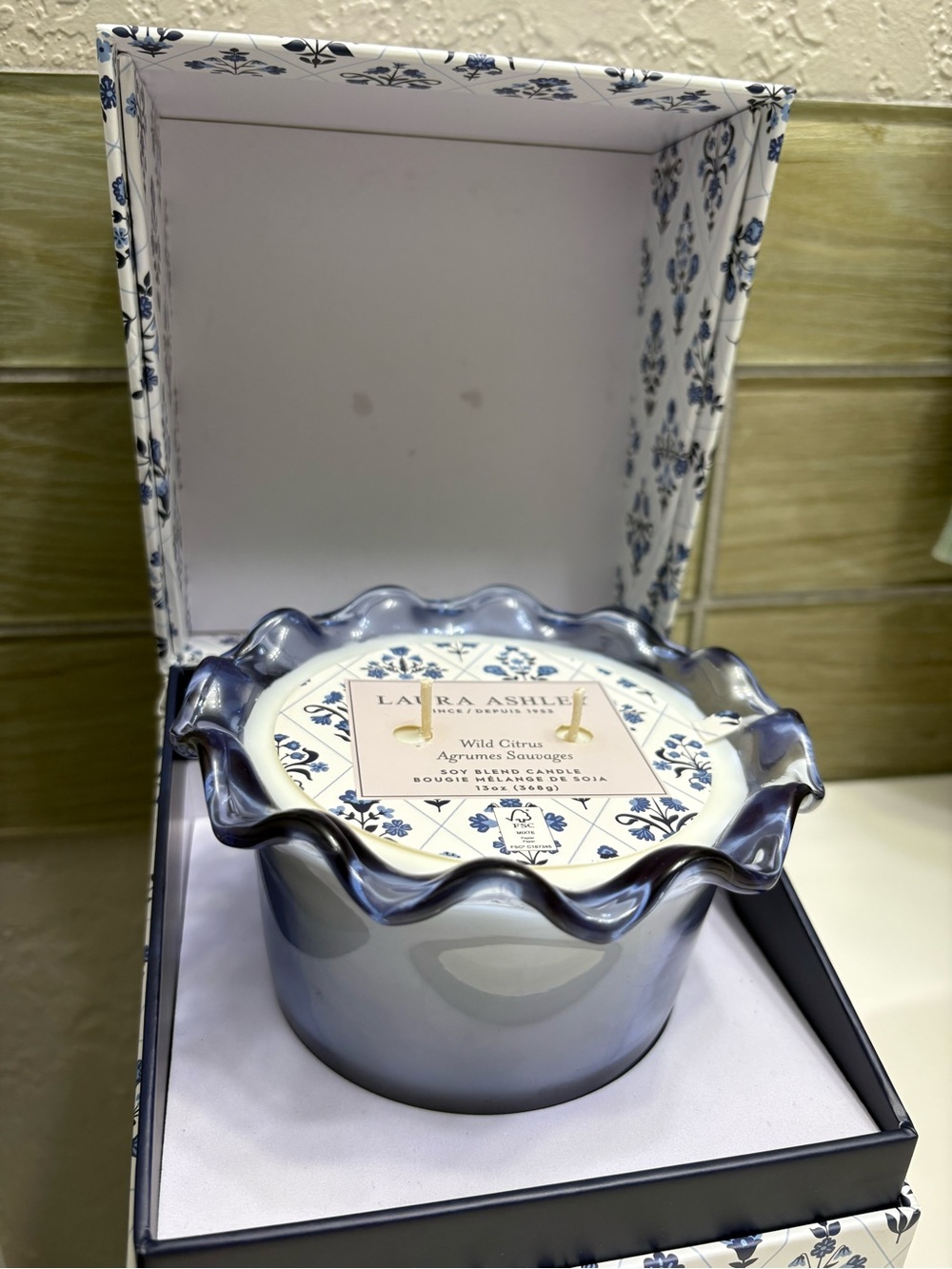 Laura Ashley Blue & White Wild Citrus Decorative Soy Candle - Picture 4 of 4